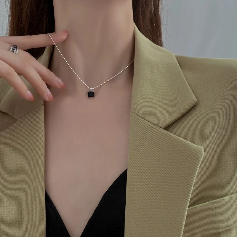 坠链均925银 黑色吊坠方牌项链女款2024新款爆款小众设计感锁骨链
