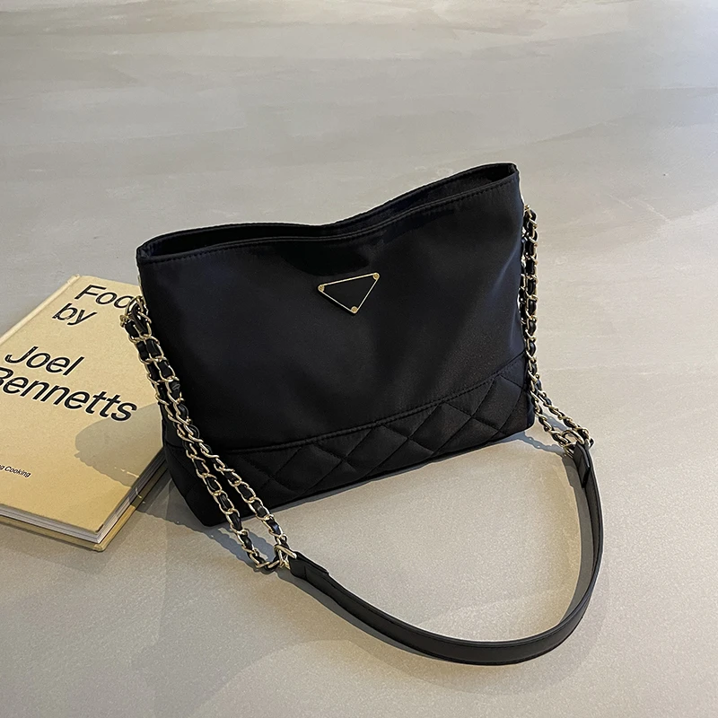 艾米兔女包2025新款韩版纯色简约质感百搭通勤链条单肩斜挎小方包