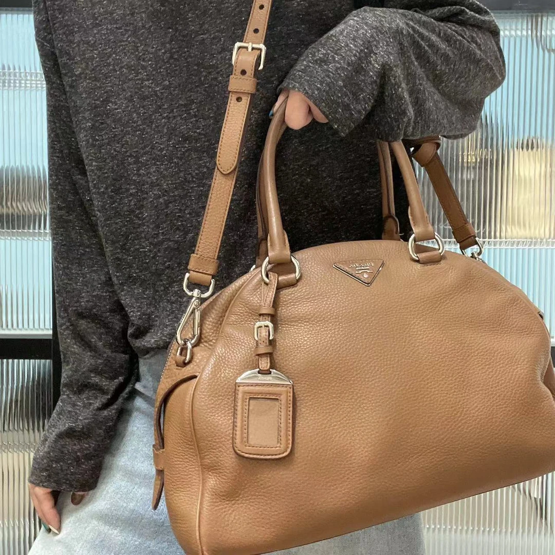 95新 Prada/普拉达 EIL0649 焦糖色手提单肩包