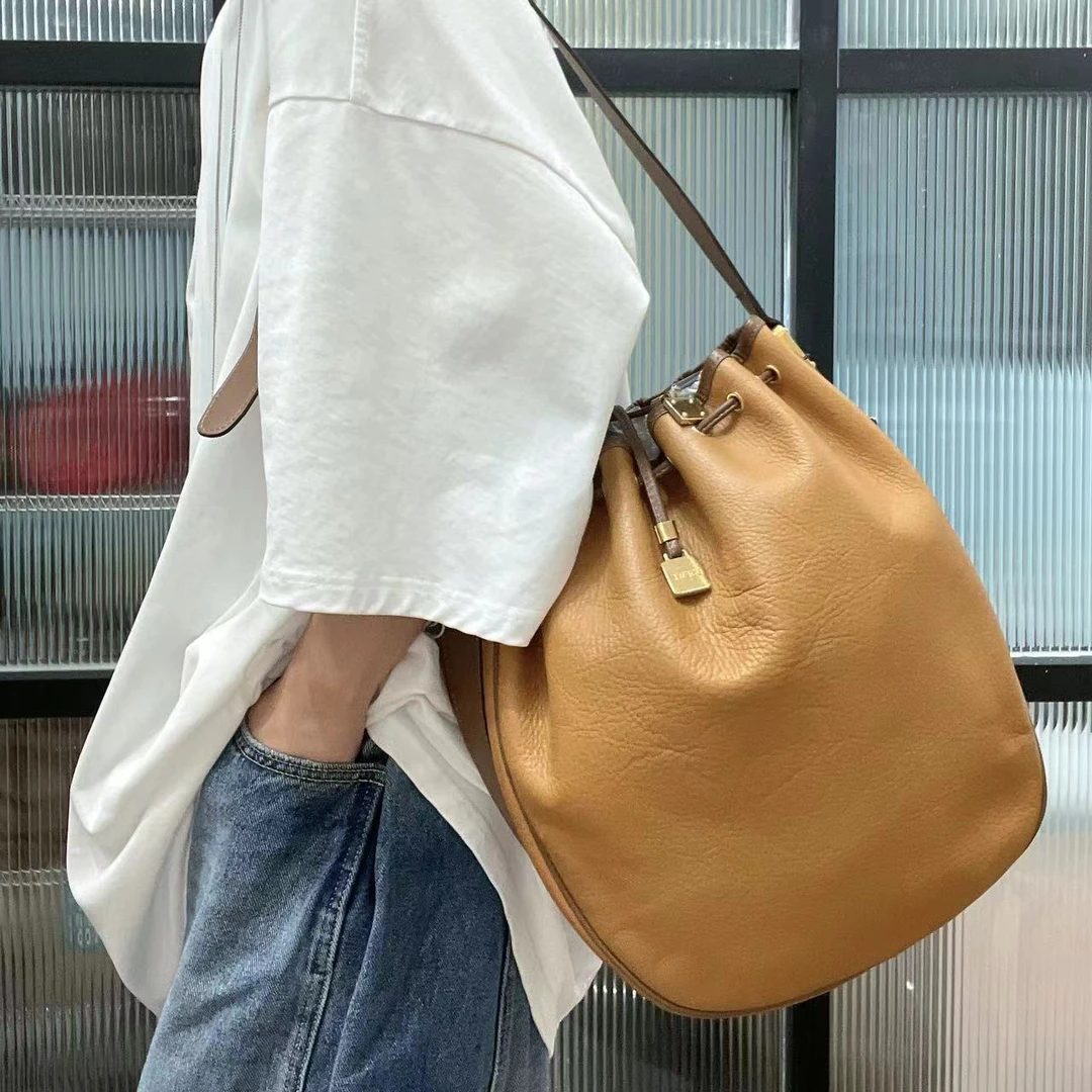 95新 LOEWE/罗意威 【蕾】2DV617 黄色抽绳水桶包