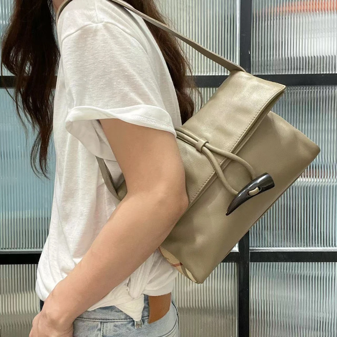 95新 BURBERRY/博柏利 1SK228 灰色拼格纹邮差包