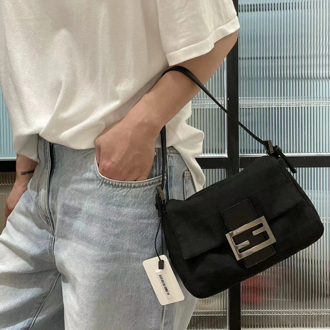 95新 FENDI/芬迪 黑色帆布单肩腋下包