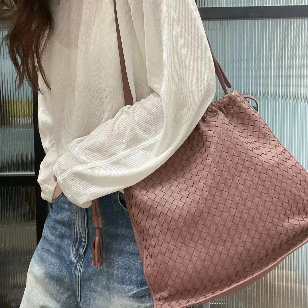 95新 BOTTEGA VENETA/葆蝶家 2FG212 豆沙红抽绳福袋单肩包