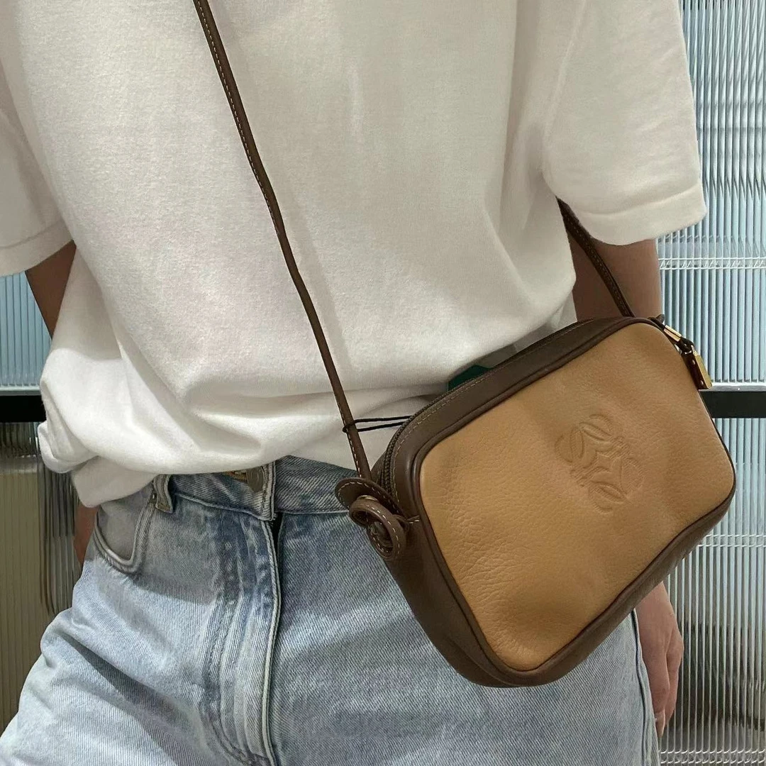 95新 LOEWE/罗意威 焦糖色相机斜挎包