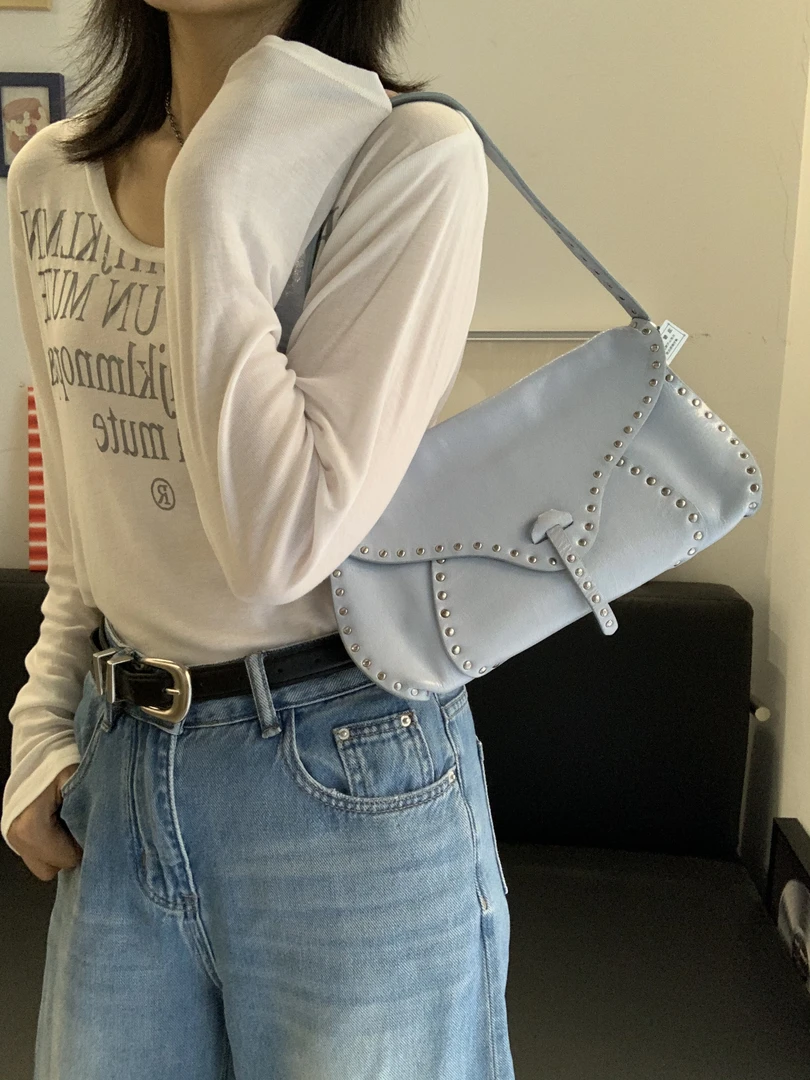 90新 Celine/思琳 0baby蓝铆钉腋下包