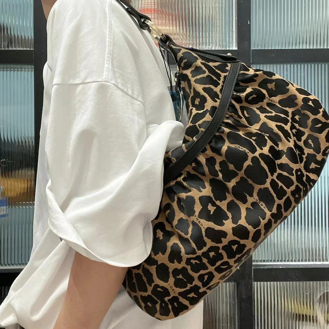 95新 FENDI/芬迪 【蕾】 94 0925 豹纹腋下包