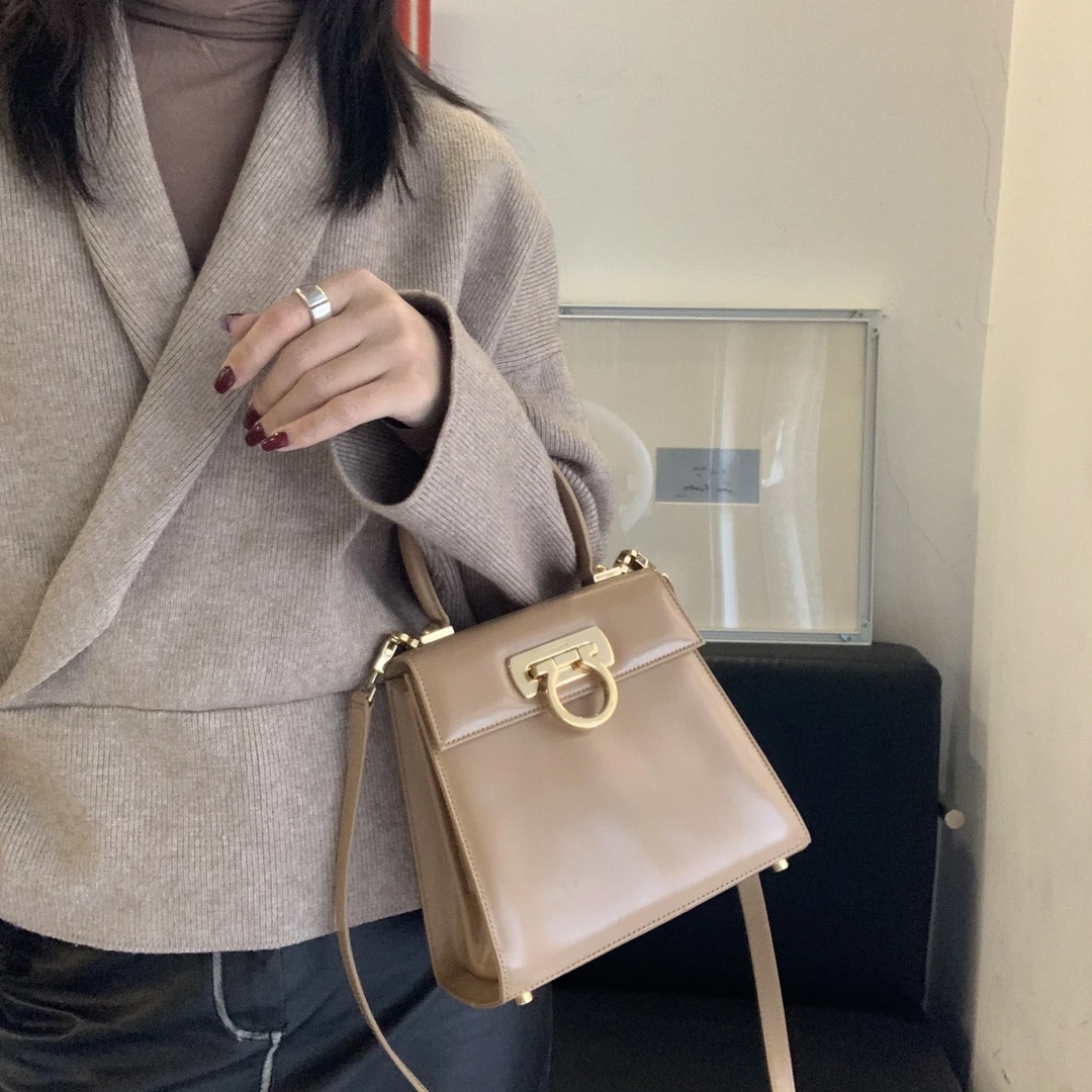 95新 FERRAGAMO/菲拉格慕 0饼干色博物馆包