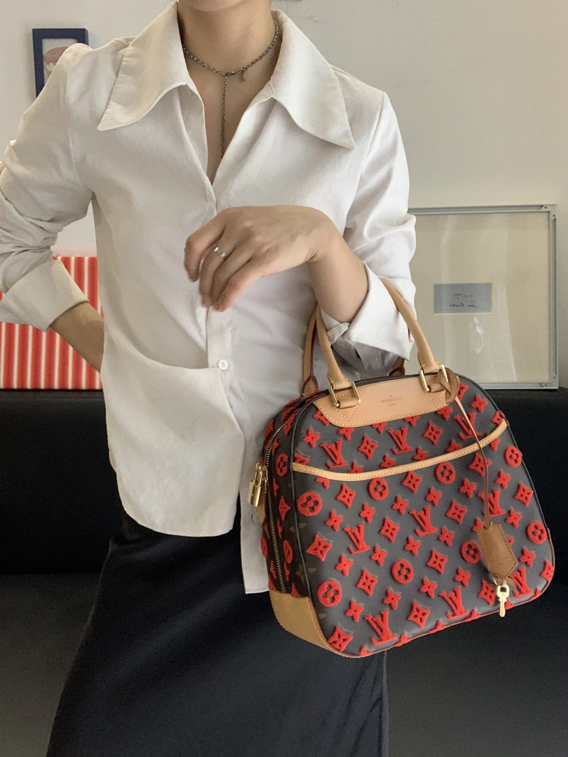 95新 LouisVuitton/路易威登 7 亏出植绒浮雕logo限定珍妮包