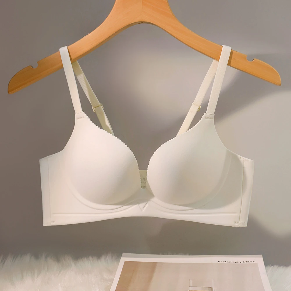 一片式无痕内衣女厚杯小胸聚拢显大无钢圈上托软支撑收副乳bra