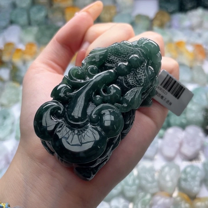 翡翠颈饰未镶嵌貔貅