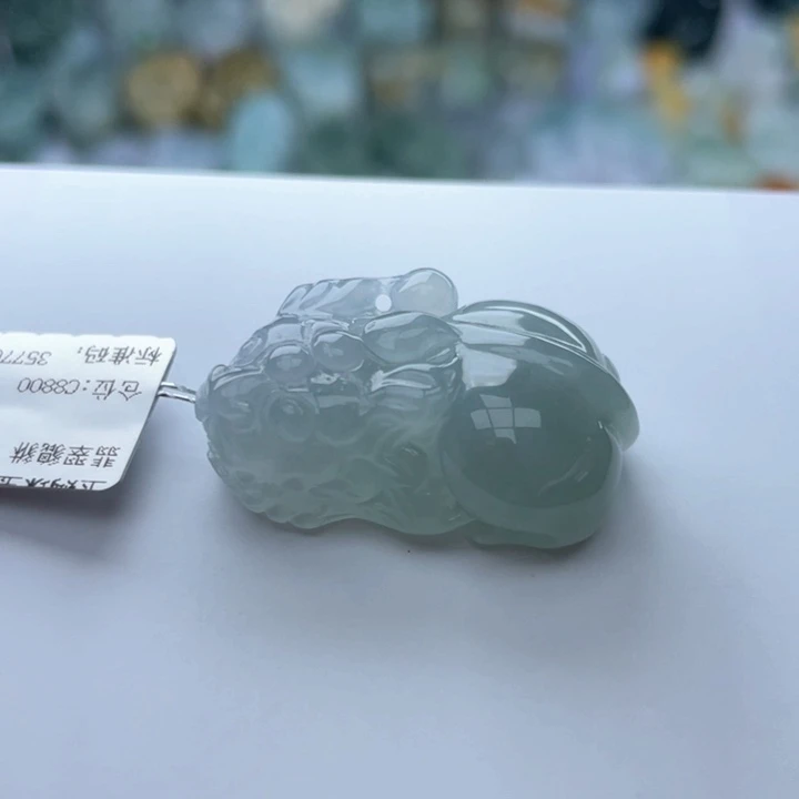 翡翠颈饰未镶嵌貔貅