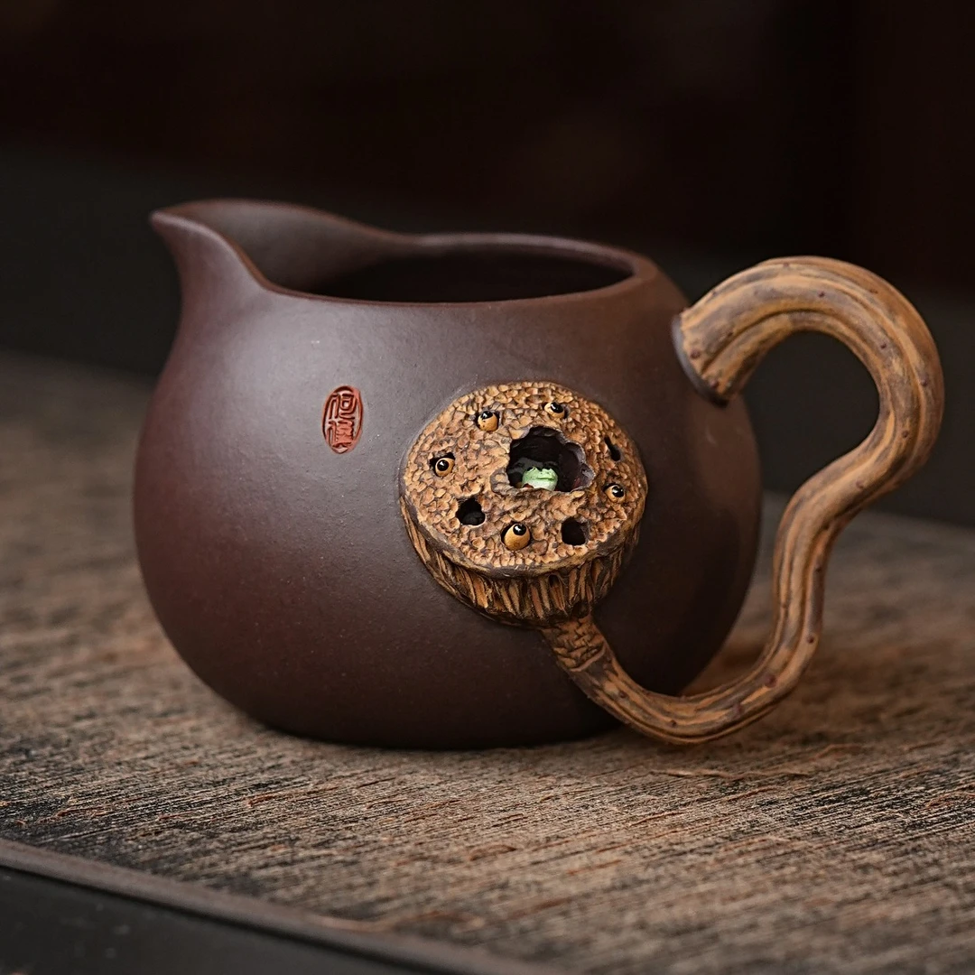 宜兴原矿底槽清手工浮雕青蛙莲子公道杯