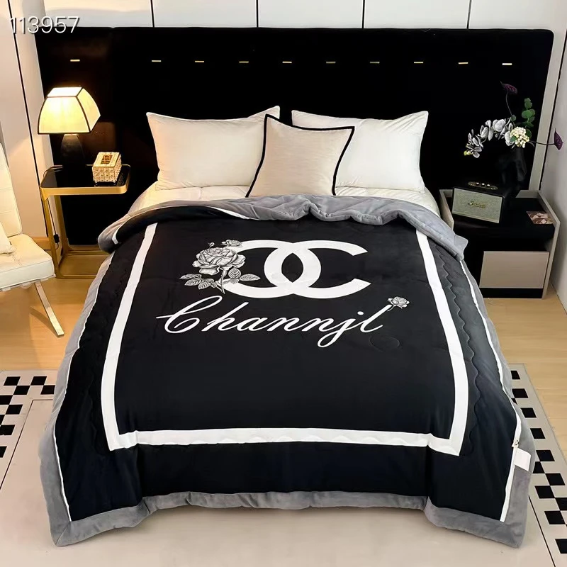 （新疆西藏包）邮牛奶绒多功能冬被