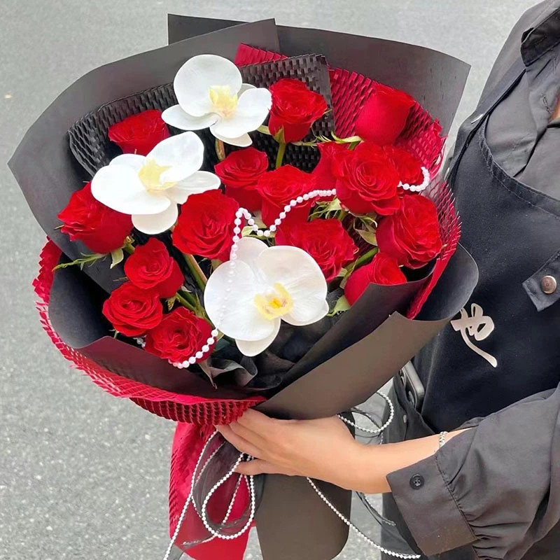 【一心是你】生日鲜花19枝红玫混搭3枝蝴蝶兰韩式花束3882款鲜花小时达同城配送送女友花店配送上门