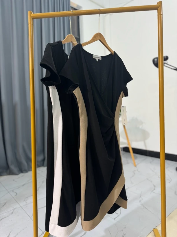 Q区2113夏季两色好看时尚气质v领拼接设计连衣裙