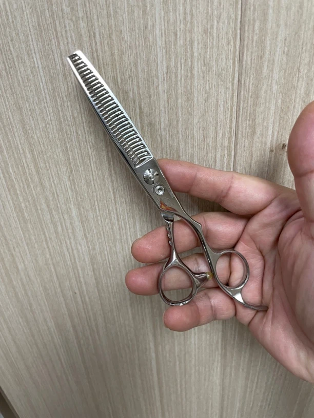 日本剪刀宝紀工房牙剪去量35左右粉末钢承切感锋利柔和6寸。