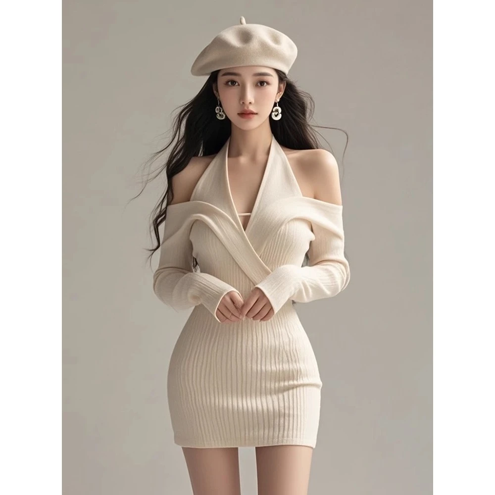 【现货】设计感小众针织连衣裙女秋冬新款辣妹露肩性感挂脖包臀裙