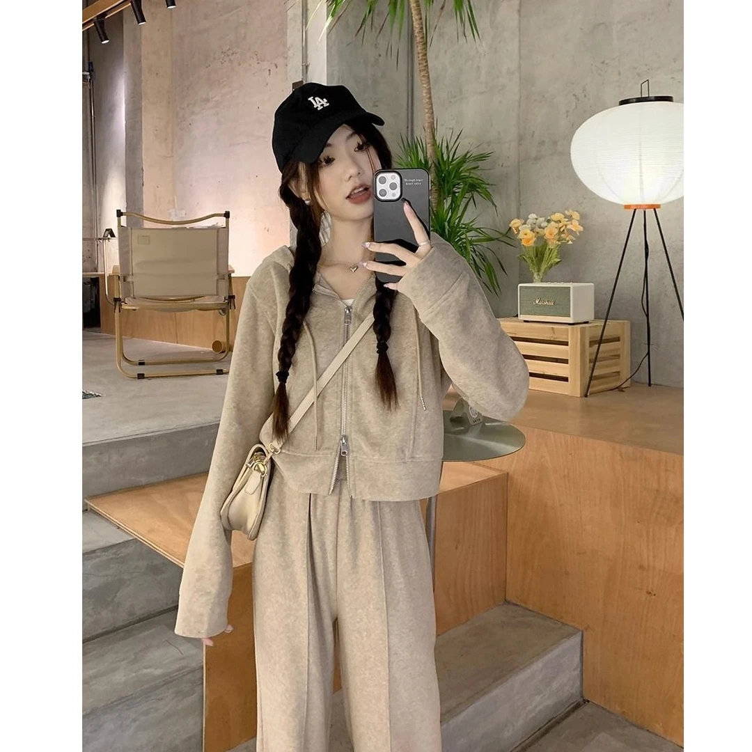牛奶绒连帽短款休闲长袖卫衣骑行阔腿长裤女秋季2023新款时尚套装