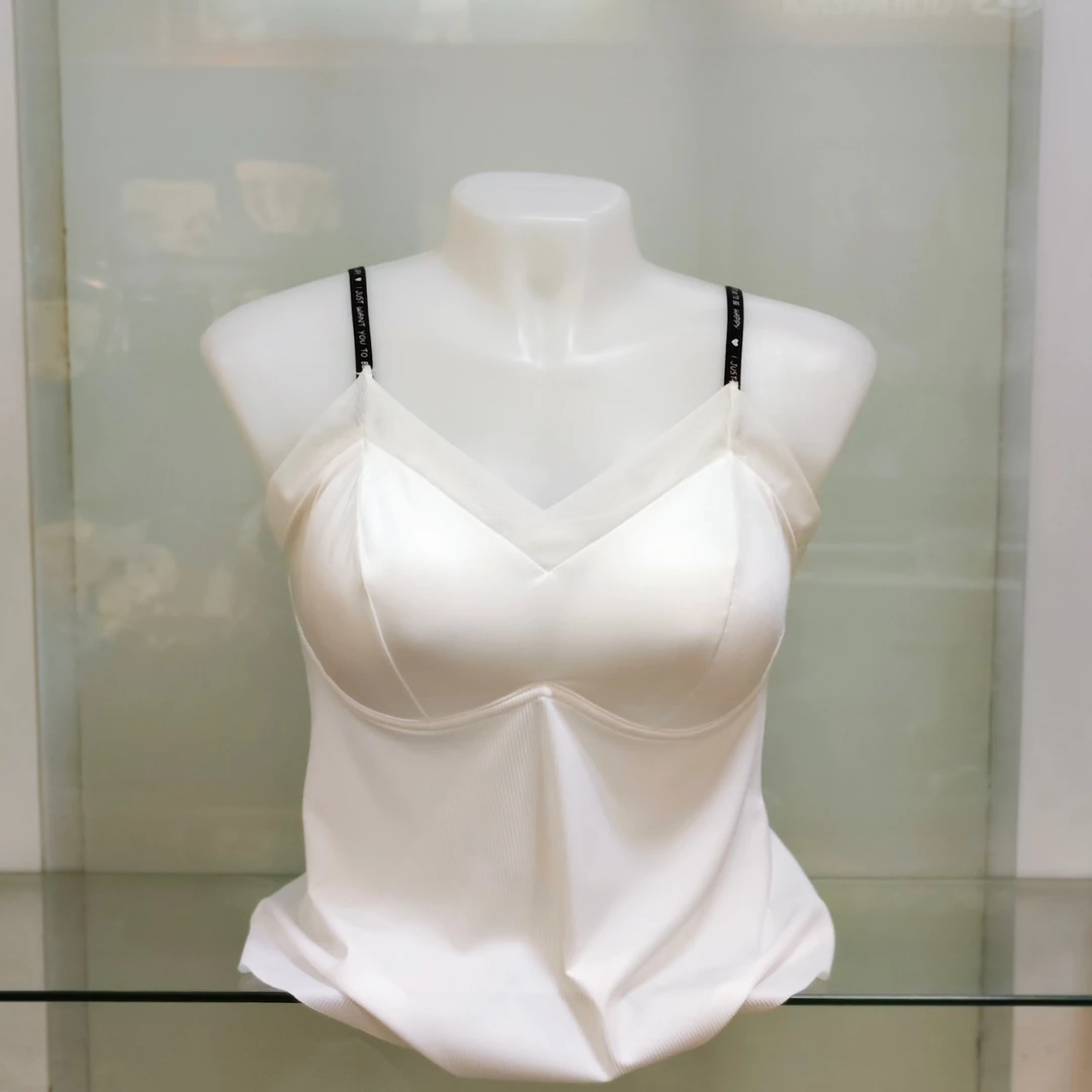 「火火家」大码字母肩带吊带缎面杯一体式固定背心显瘦春秋遮副乳