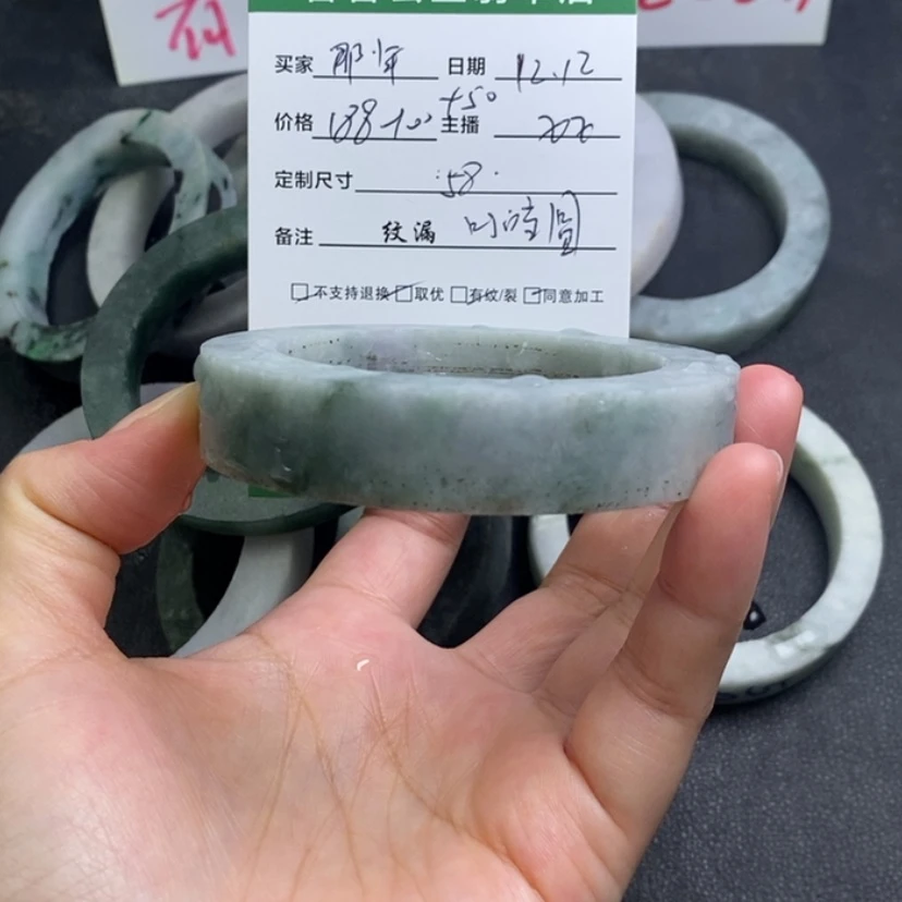 【闪购商品】翡翠手镯未镶嵌那****雪