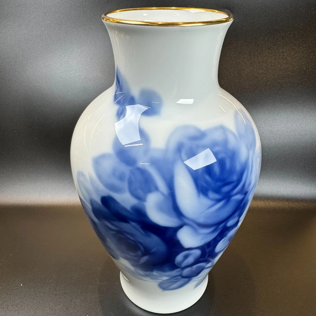 日瓷回流中古皇室御用大仓陶园高温白瓷冈染玫瑰花瓶花器花入原盒