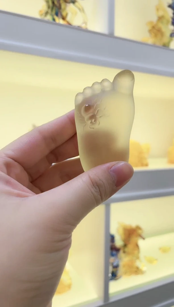 【闪购商品】古法琉璃知足常乐 淡黄色