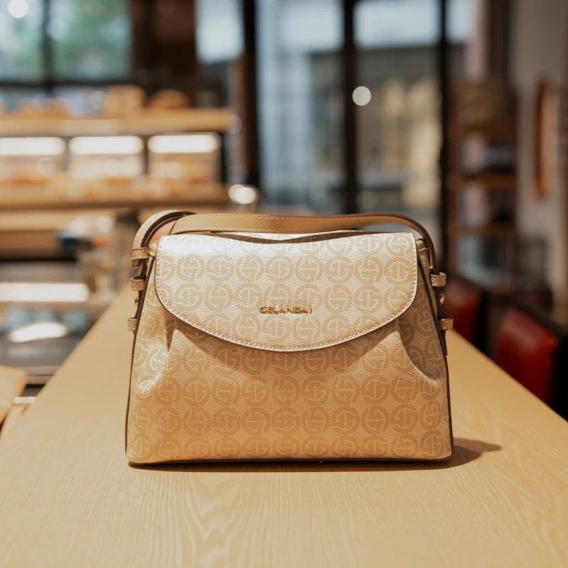 戈兰黛品牌轻奢女包高级质感印花单肩斜挎邮差包6309