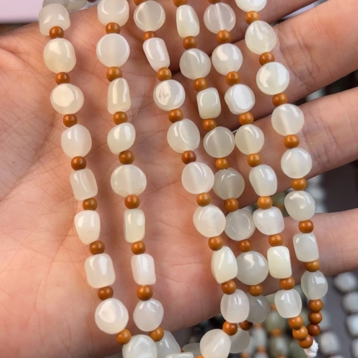 和田玉颈饰未镶嵌