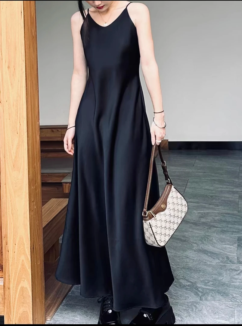 高级感吊带连衣裙女V领西装内搭长款打底黑色长裙夏季醋酸缎面