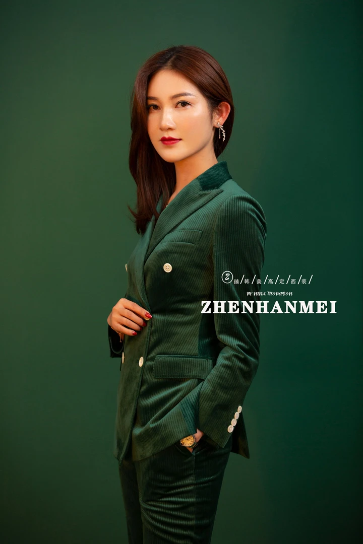 臻韩美2024秋冬祖母绿灯芯绒长袖直筒裤套装