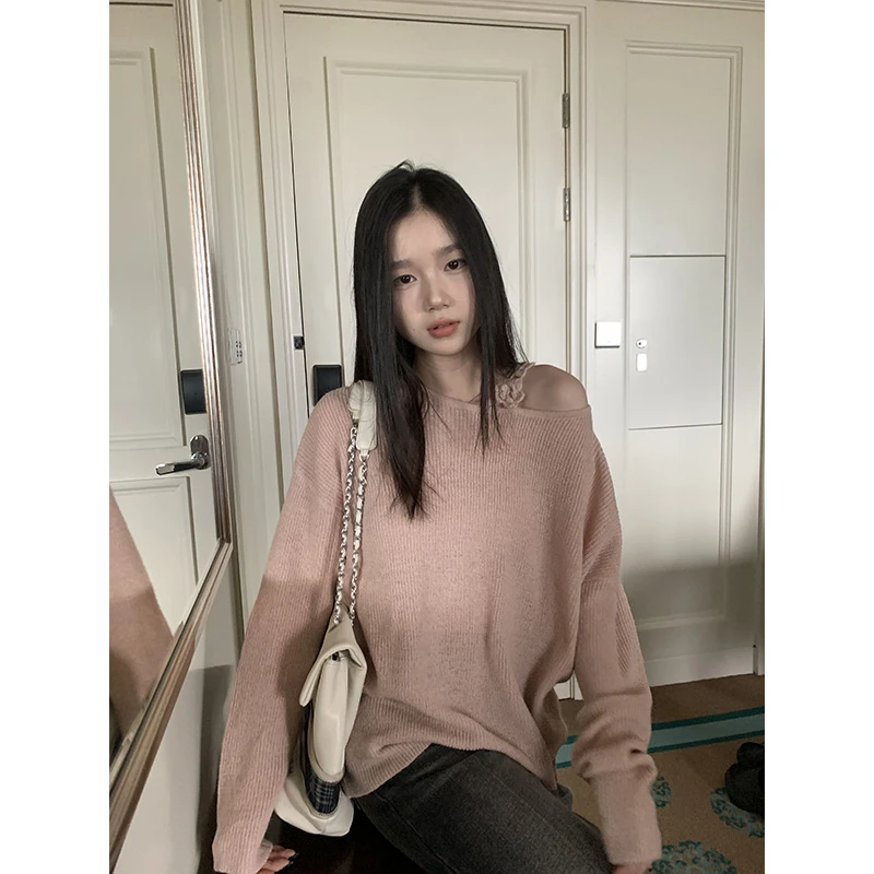 王少女的店 【现】粉色宽松圆领长袖毛衣秋冬季斜肩上衣 M27420S44