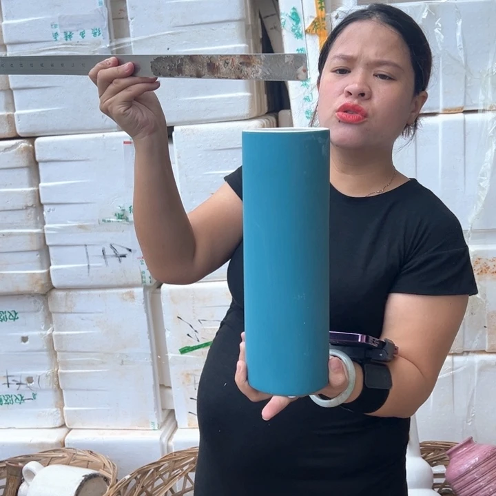 瓶高度29厘米口径8厘米划痕