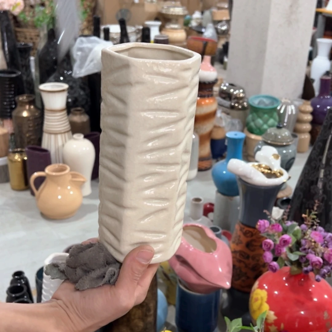 【闪购商品】陶瓷摆件高22口7.5