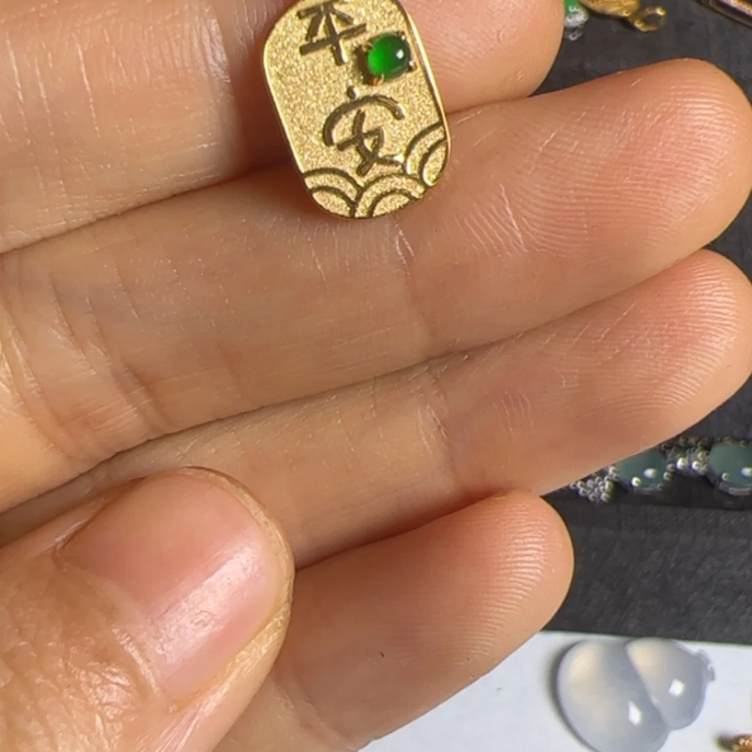 【闪购商品】翡翠吊坠(不含链)18K金镶嵌
