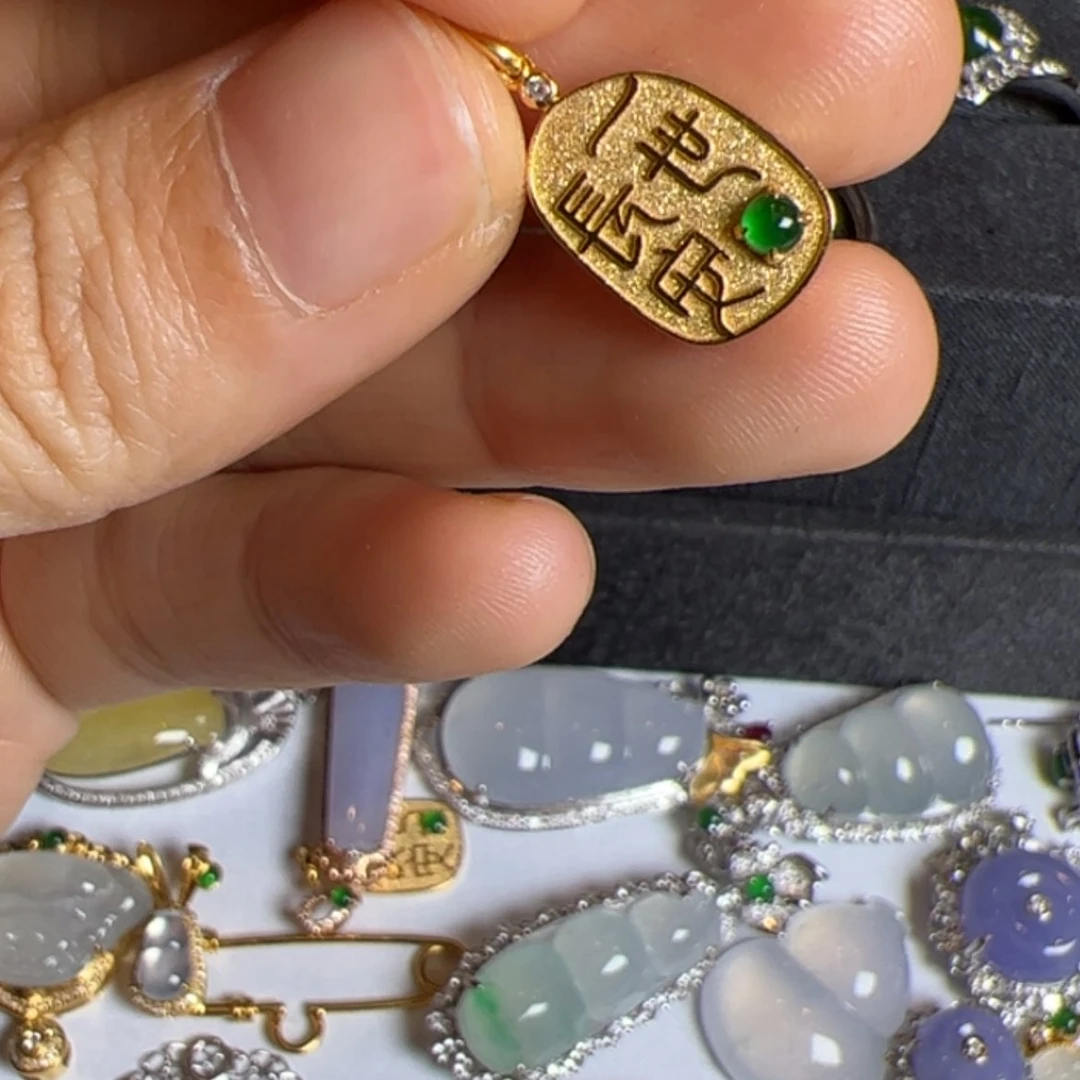 【闪购商品】翡翠吊坠(不含链)18K金镶嵌