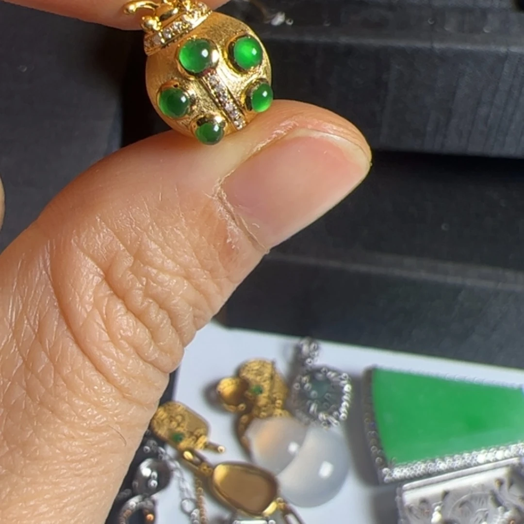 【闪购商品】翡翠吊坠(不含链)18K金镶嵌