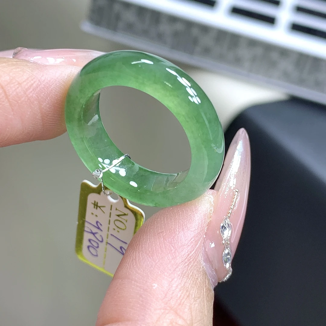 满绿冰种翡翠戒圈 19号 满圈满色冰绿翡翠戒圈 18.4-6.3-4.4mm