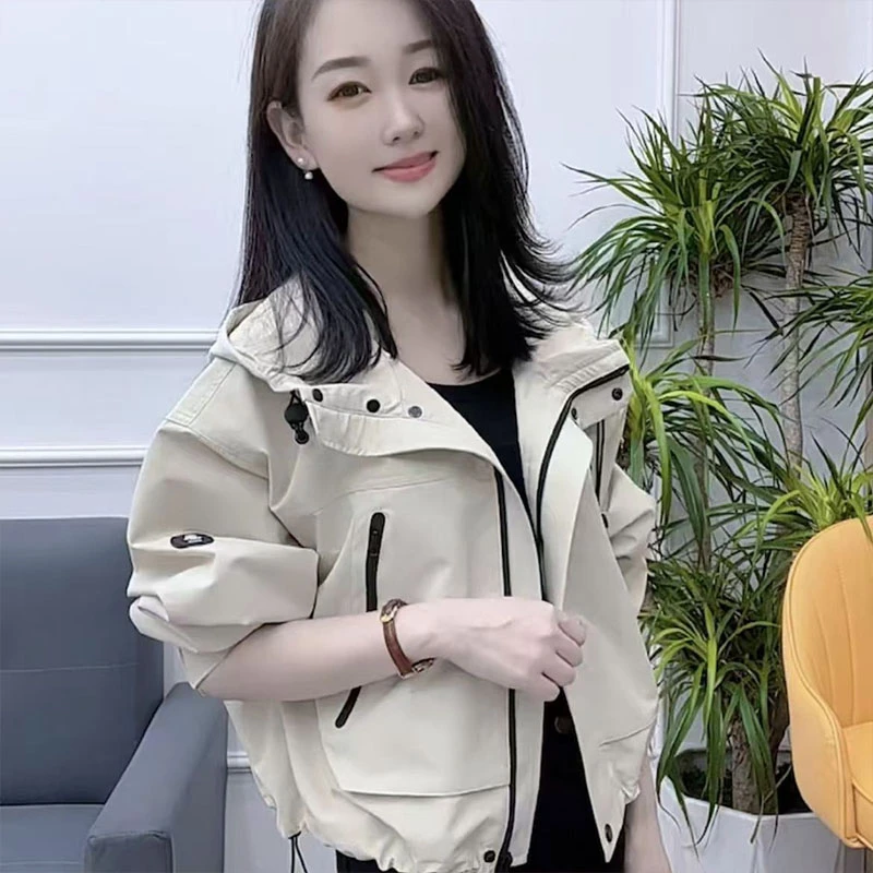 2025年秋季新款时尚连帽短款外套韩版休闲百搭宽松小个子夹克上衣