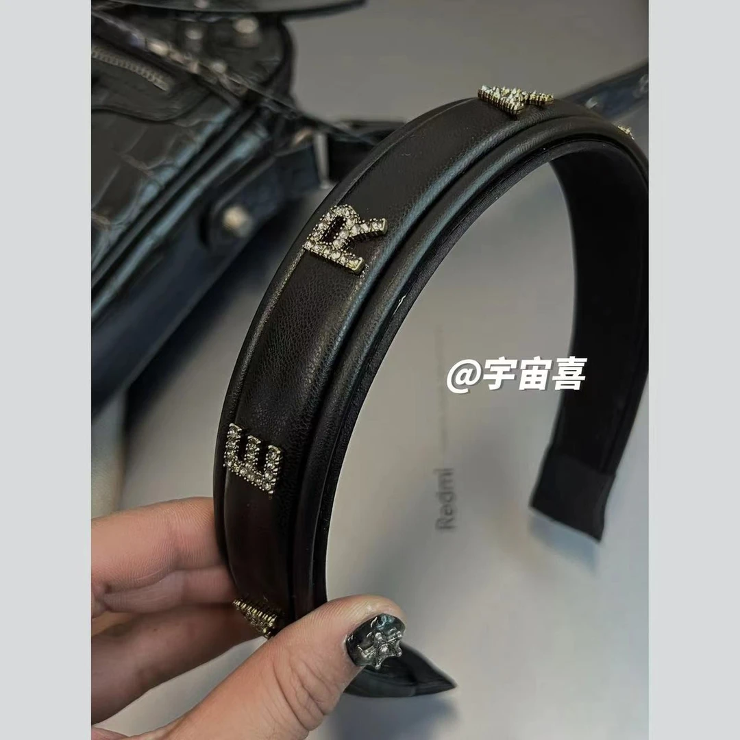 M4-132【皮质铜色字母复古朋克发箍】
