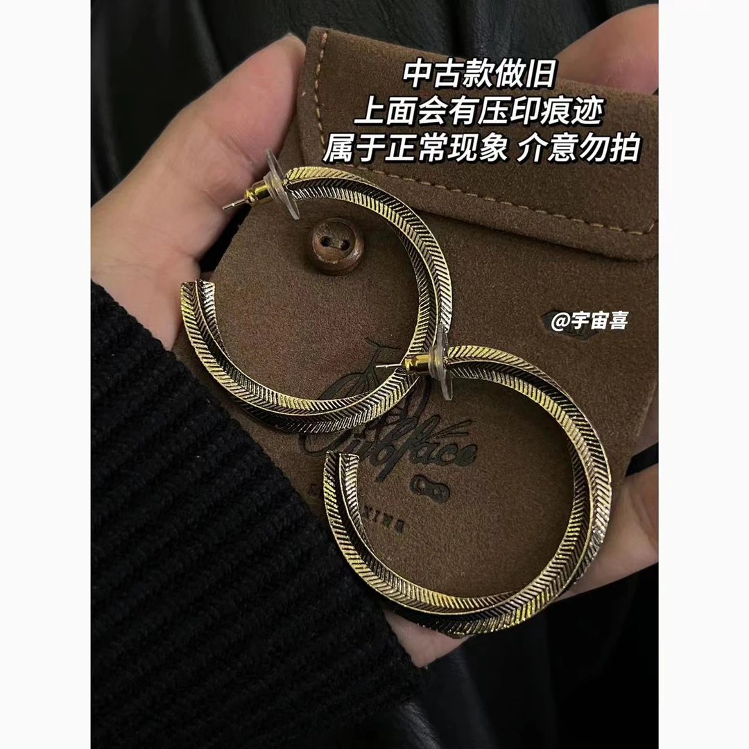 铜合金耳饰 E3-087【古金色c字扭一扭棱面耳钉】意产