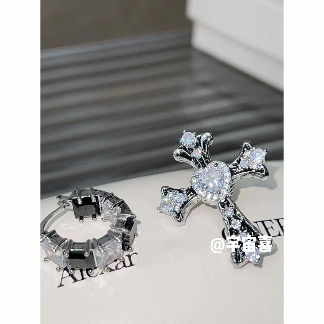 铜合金锆石耳饰 C1-026【黑银撞色十字架ab锆石耳扣耳圈耳钉】