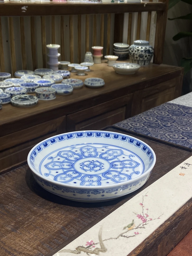 柴窑手绘青宝相花壶承