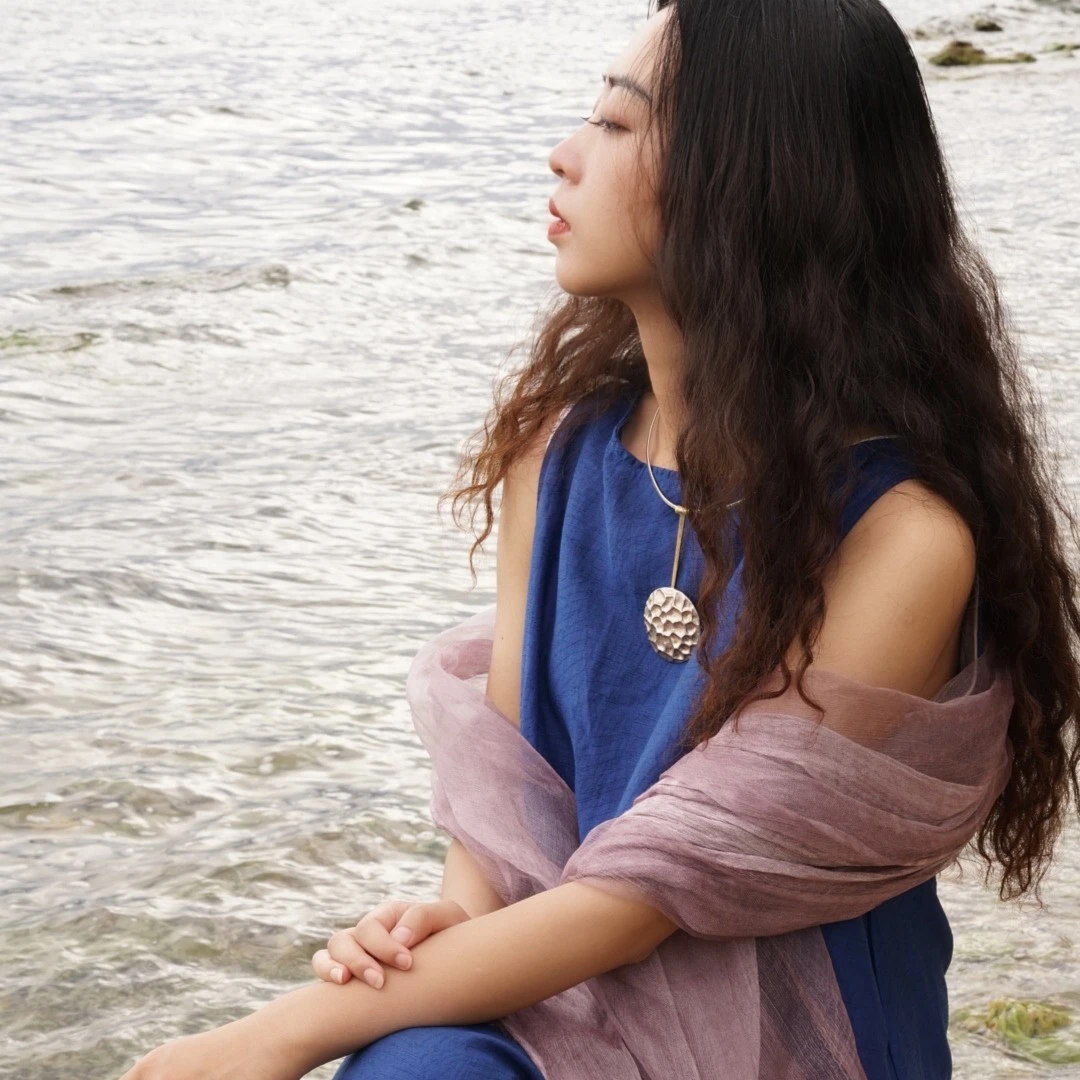 游尘衣物/羽围巾