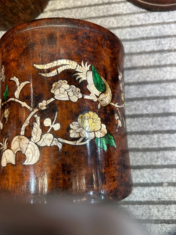 满雕花螺钿大笔筒