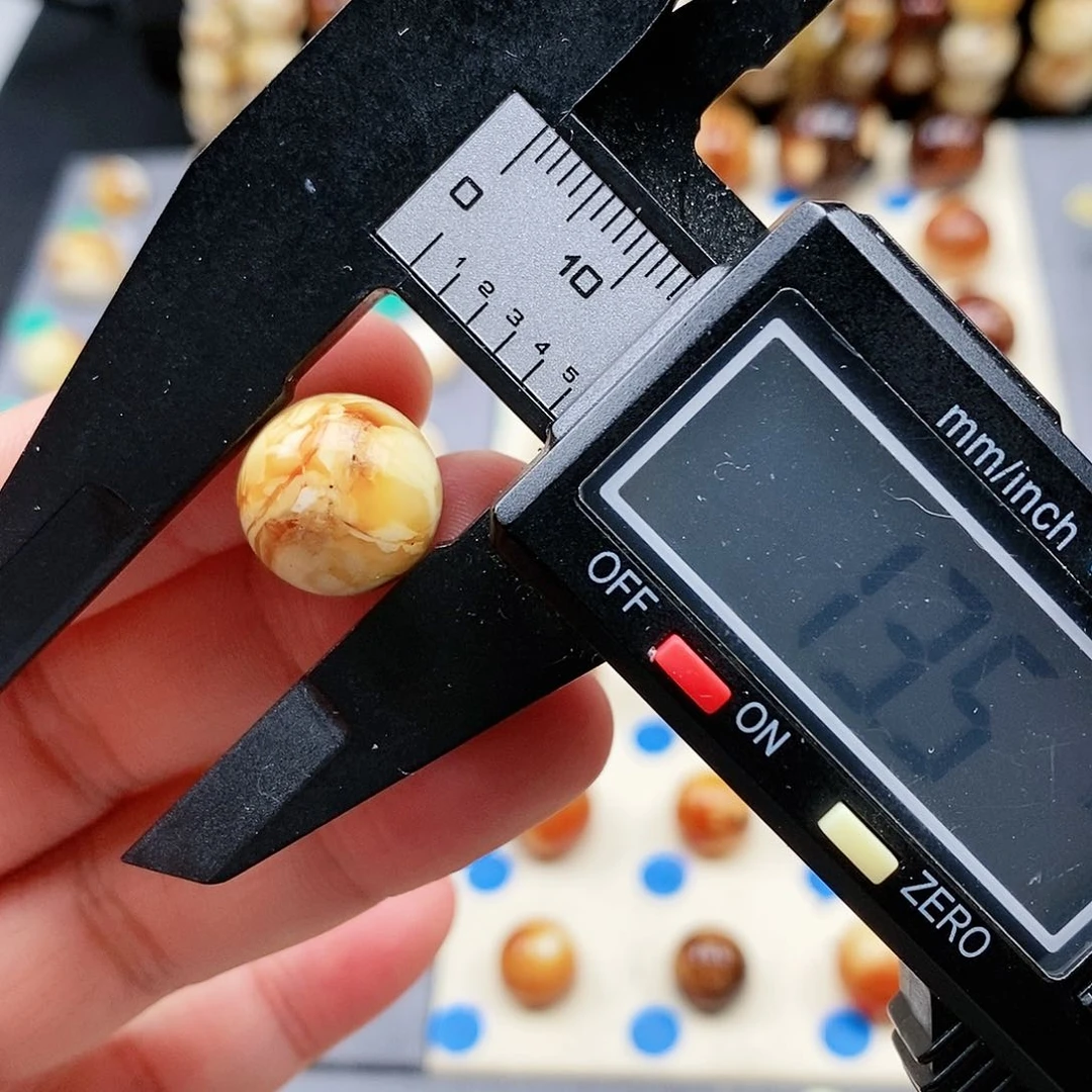 蜜蜡裸石未镶嵌蜜蜡