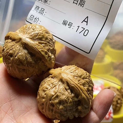 核桃核雕大*自产自销……