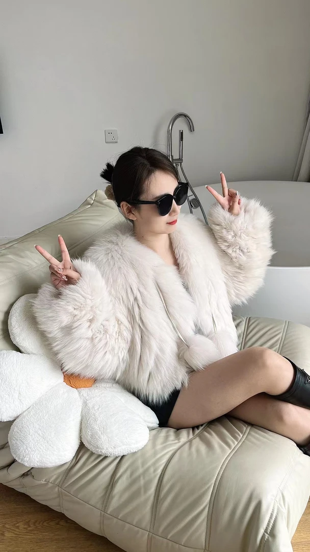 （Seeu）福利款狐 狸 球 球 超可爱短款编织加密加厚网红外套