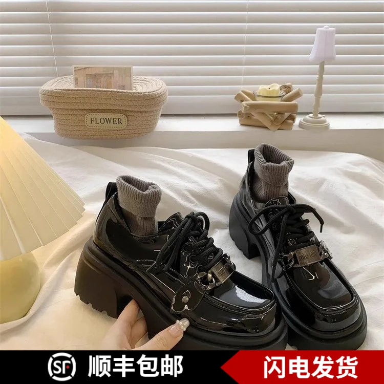 甜酷小皮鞋女英伦风金属扣高跟2024年新款复古