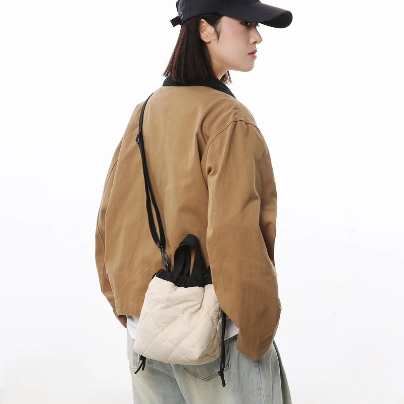 漫威蒂尼轻便百搭菱格加棉斜挎包单肩休闲时尚简约潮流