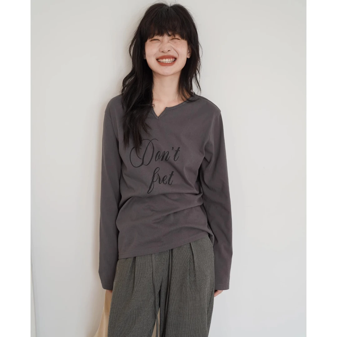 修身长袖v领t恤女打底衫2024春秋季2024新款设计感显瘦内搭上衣潮